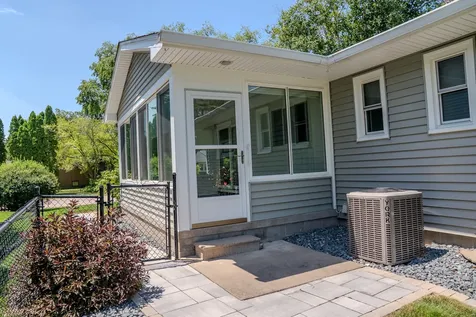2918 30TH Street Moline IL 61265