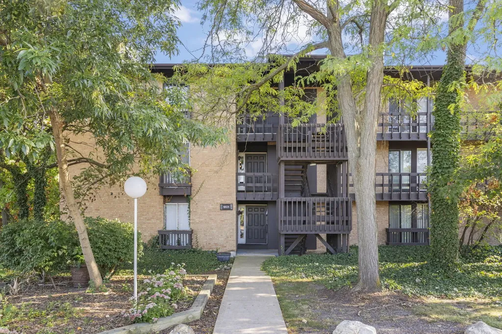 1601 East Maple Terrace Lisle IL 60532