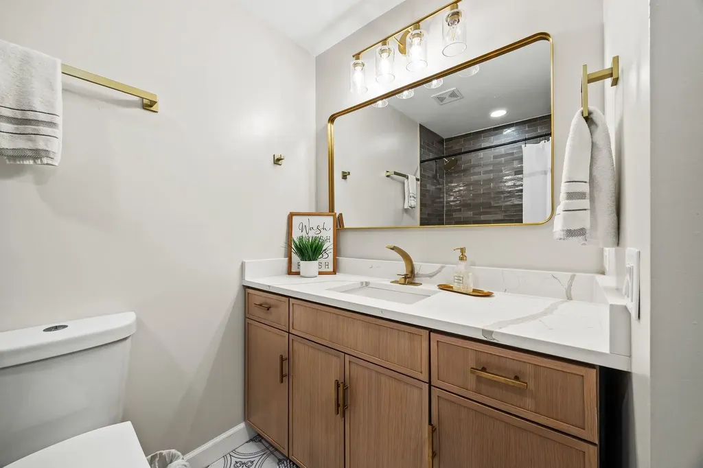 1601 East Maple Terrace Lisle IL 60532
