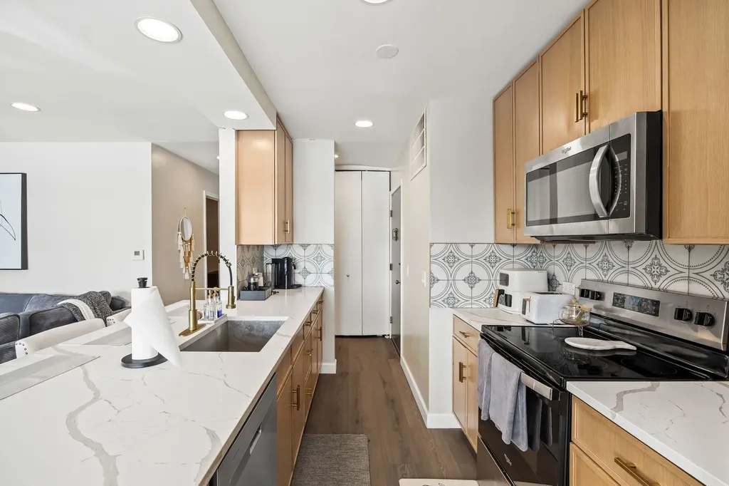 1601 East Maple Terrace Lisle IL 60532
