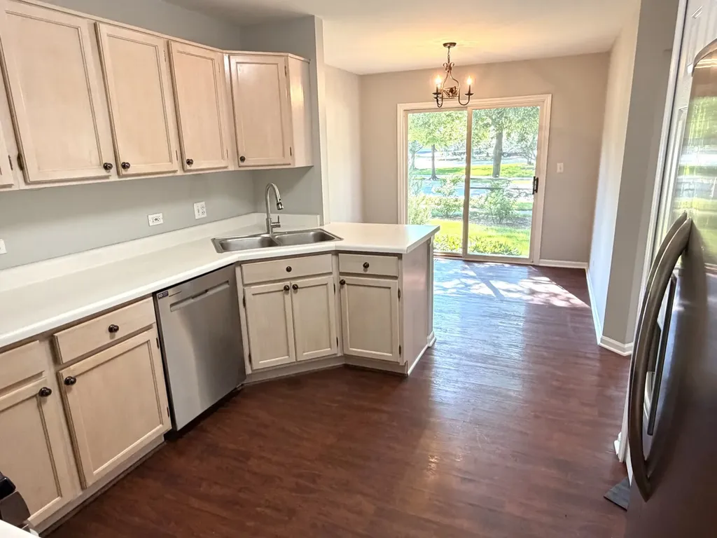 166 Avalon Court Roselle IL 60172
