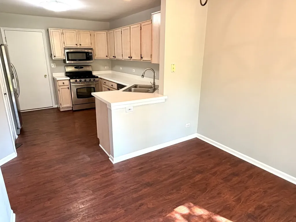 166 Avalon Court Roselle IL 60172