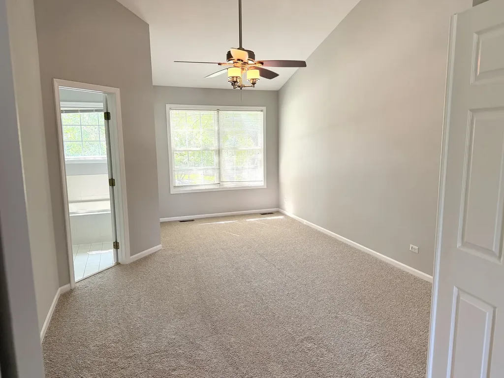 166 Avalon Court Roselle IL 60172
