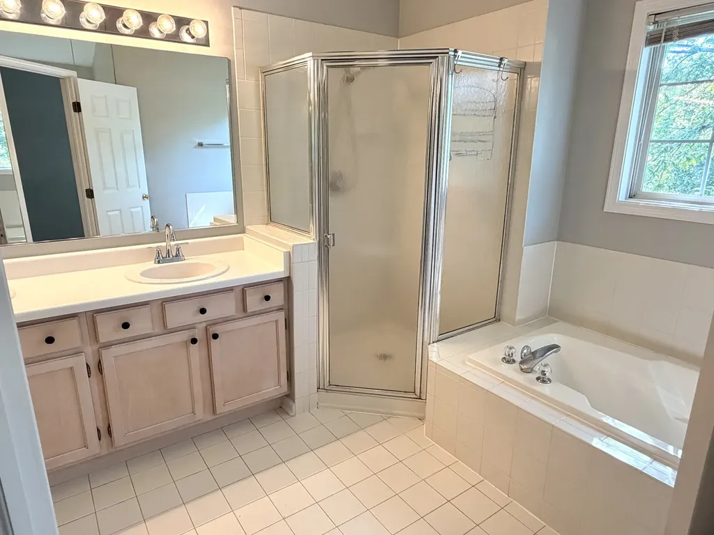166 Avalon Court Roselle IL 60172