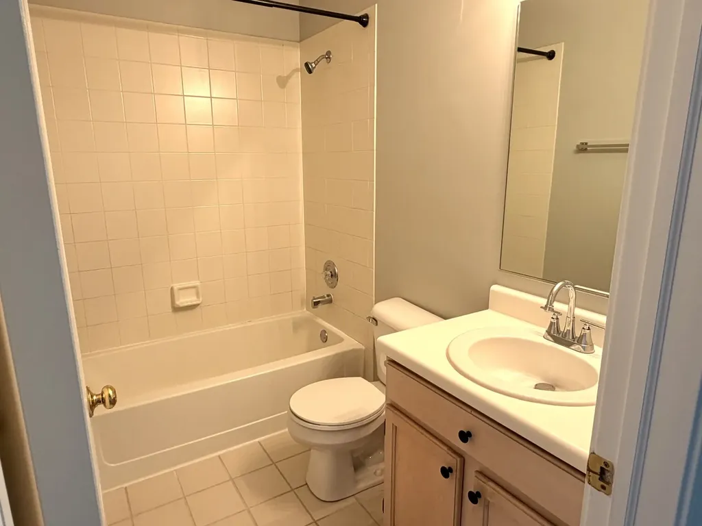 166 Avalon Court Roselle IL 60172