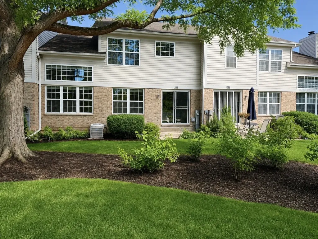 166 Avalon Court Roselle IL 60172