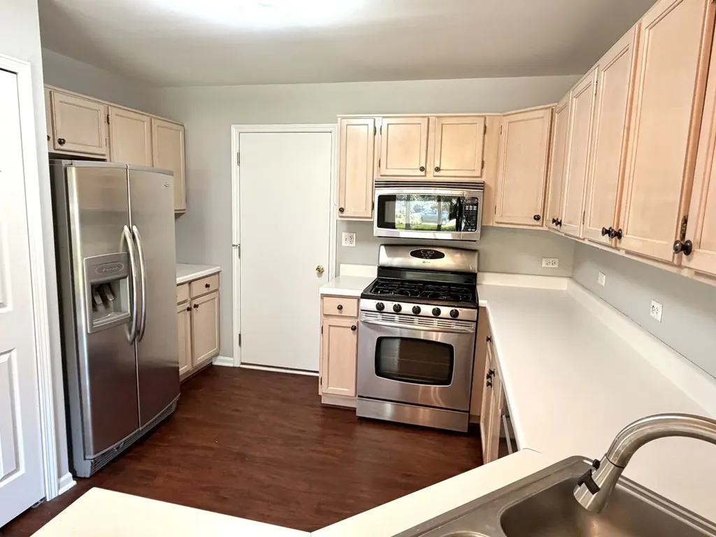 166 Avalon Court Roselle IL 60172