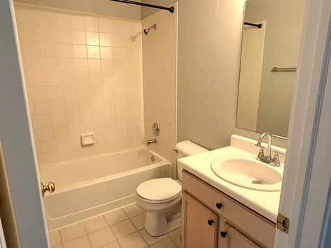 166 Avalon Court Roselle IL 60172