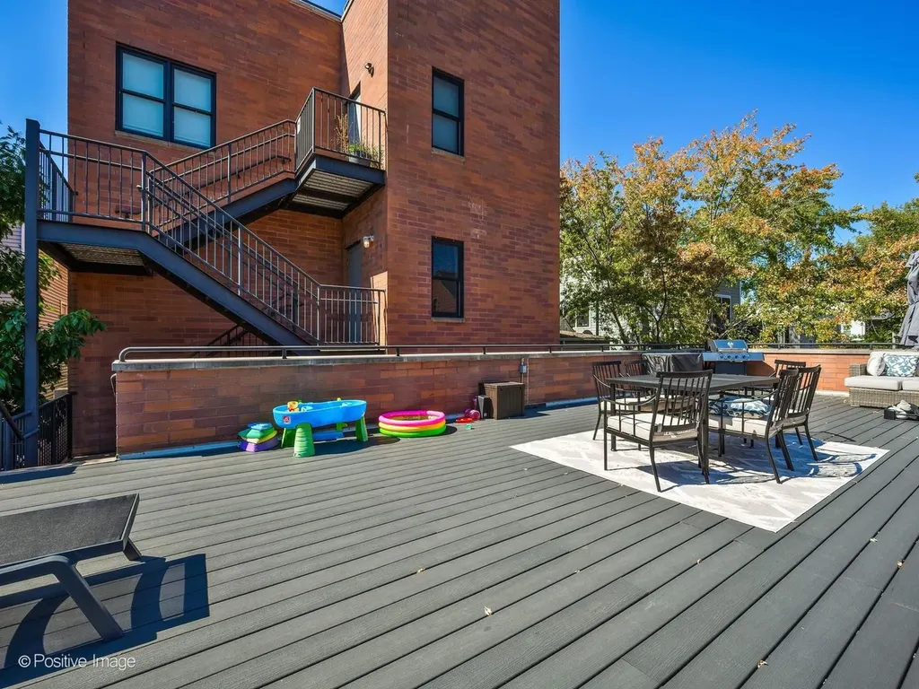 2849 North Ashland Avenue Chicago IL 60657