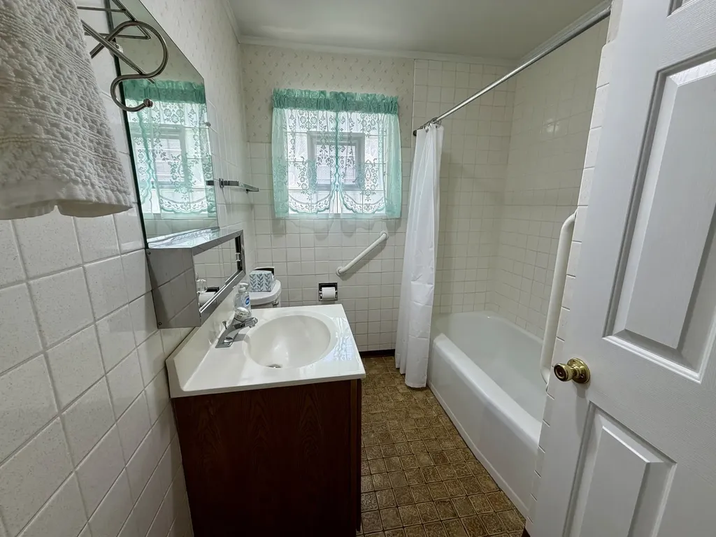 11247 South Albany Avenue Chicago IL 60655