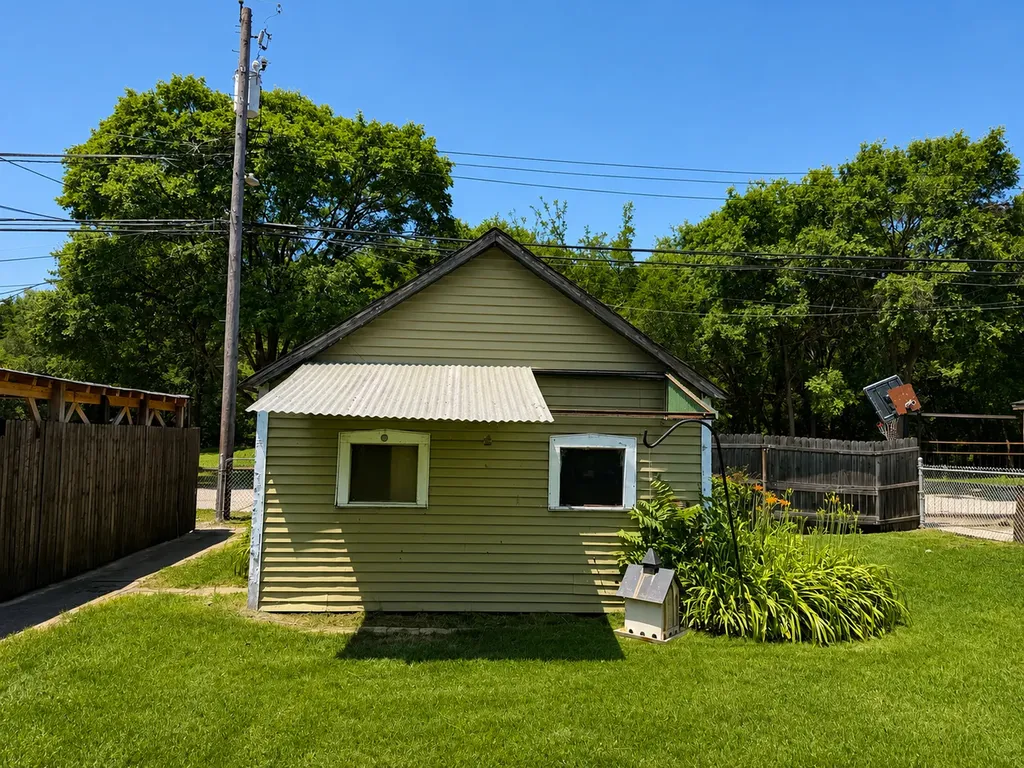 11144 South Green Bay Avenue Chicago IL 60617