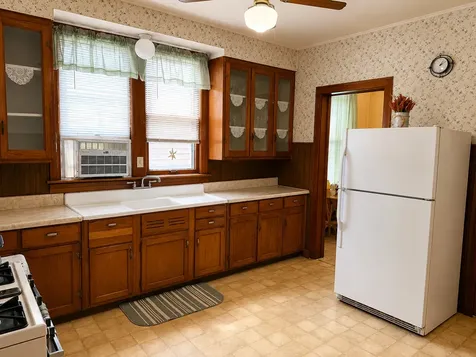 11144 South Green Bay Avenue Chicago IL 60617