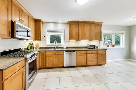 1207 West Thomas Street Arlington Heights IL 60004