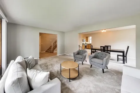 1207 West Thomas Street Arlington Heights IL 60004