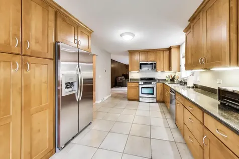 1207 West Thomas Street Arlington Heights IL 60004