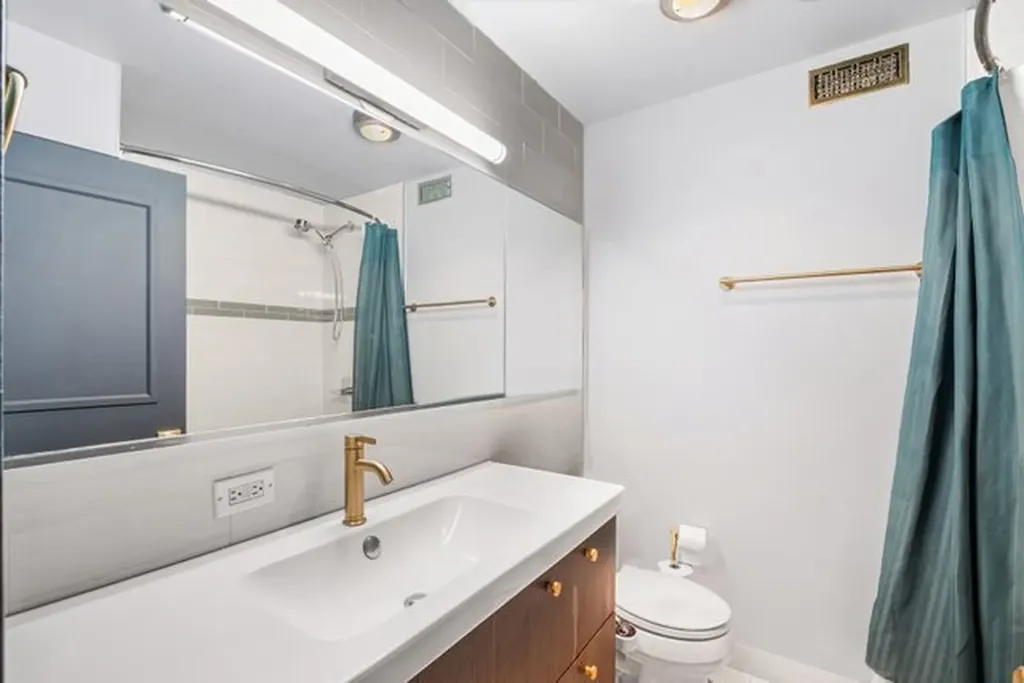 4250 North Marine Drive Chicago IL 60613