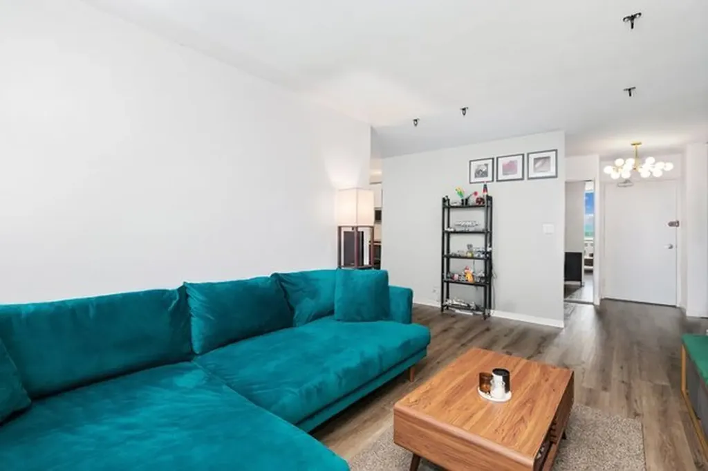 4250 North Marine Drive Chicago IL 60613
