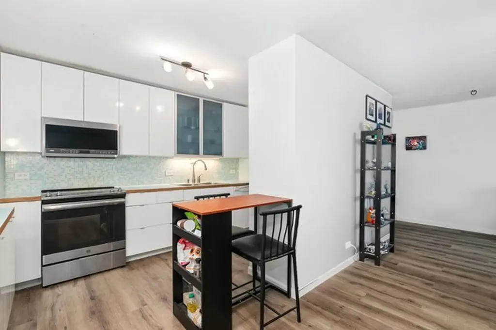 4250 North Marine Drive Chicago IL 60613