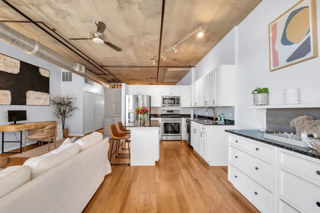 933 West Van Buren Street Chicago IL 60607
