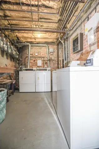 652 West Roscoe Street Chicago IL 60657