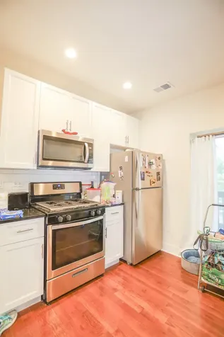 652 West Roscoe Street Chicago IL 60657