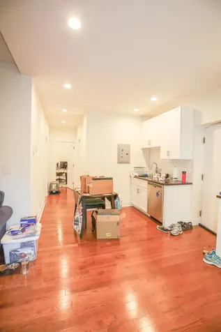 652 West Roscoe Street Chicago IL 60657
