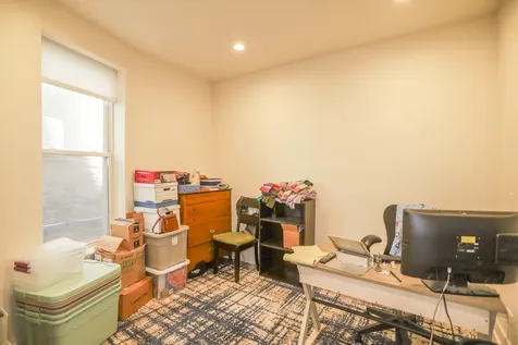 652 West Roscoe Street Chicago IL 60657