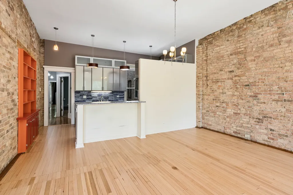 3717 North Pine Grove Avenue Chicago IL 60613