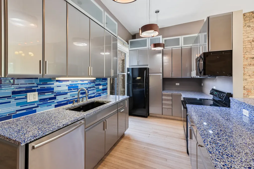 3717 North Pine Grove Avenue Chicago IL 60613