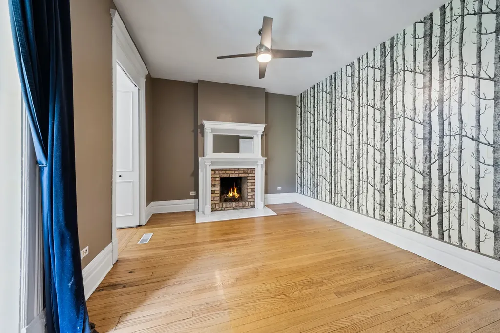 3717 North Pine Grove Avenue Chicago IL 60613