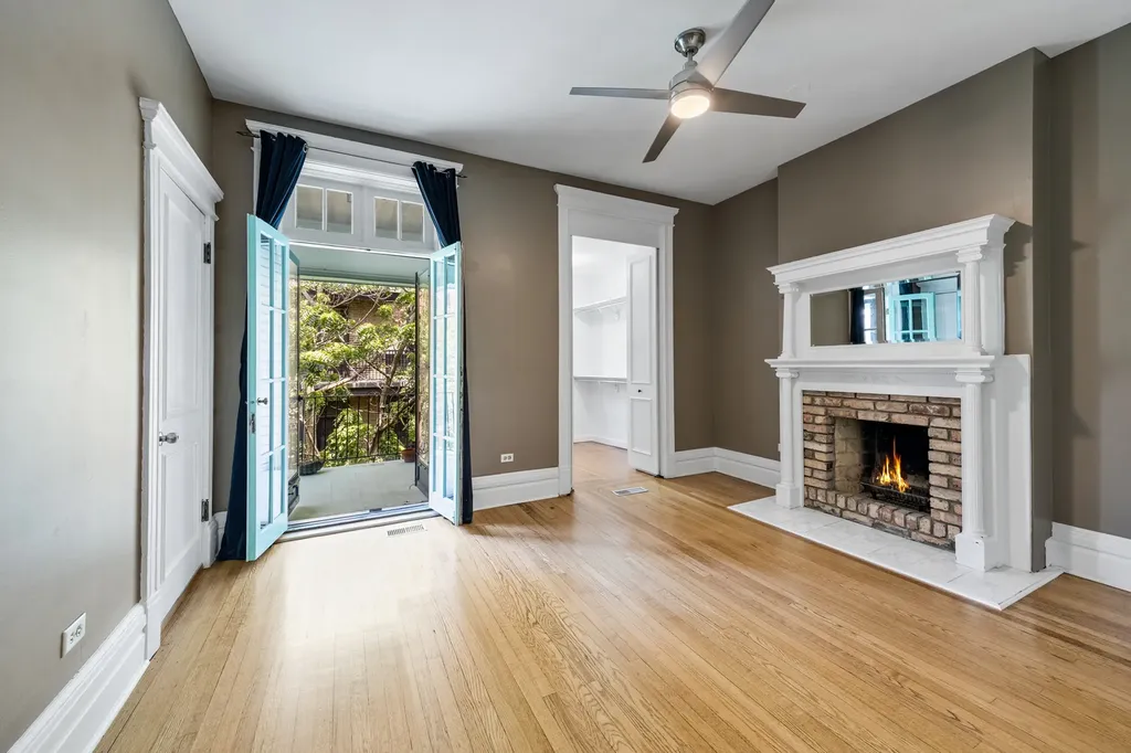 3717 North Pine Grove Avenue Chicago IL 60613