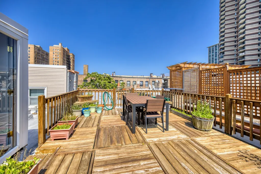 3717 North Pine Grove Avenue Chicago IL 60613