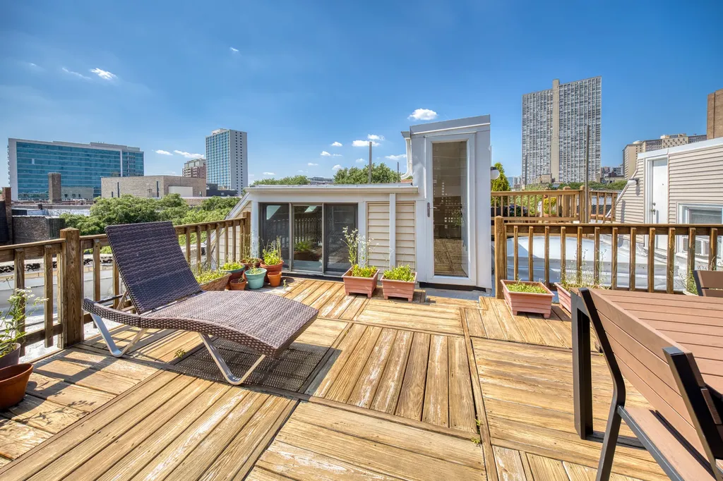 3717 North Pine Grove Avenue Chicago IL 60613