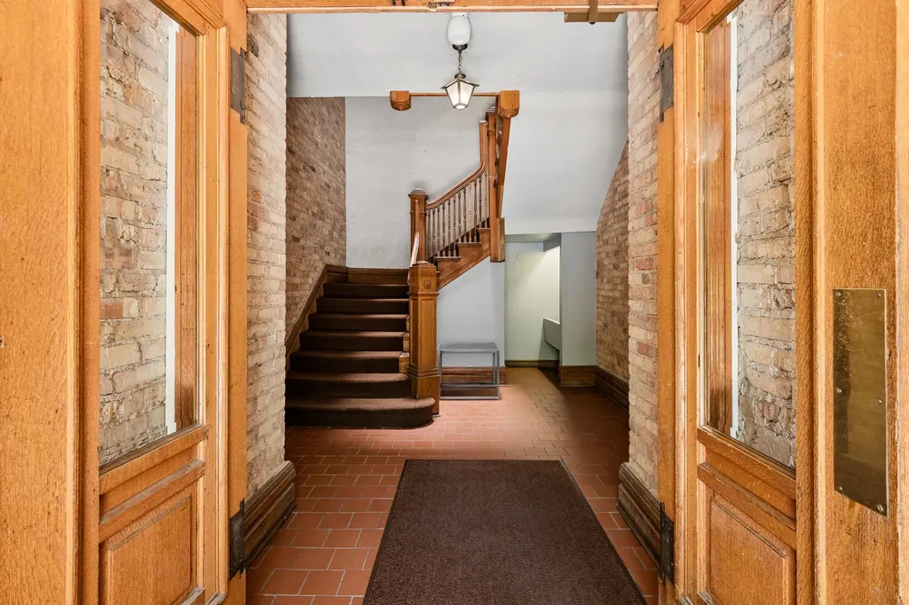 3717 North Pine Grove Avenue Chicago IL 60613