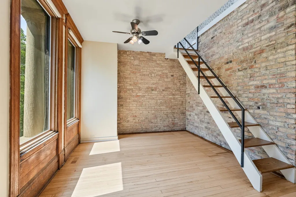 3717 North Pine Grove Avenue Chicago IL 60613