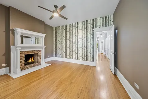 3717 North Pine Grove Avenue Chicago IL 60613