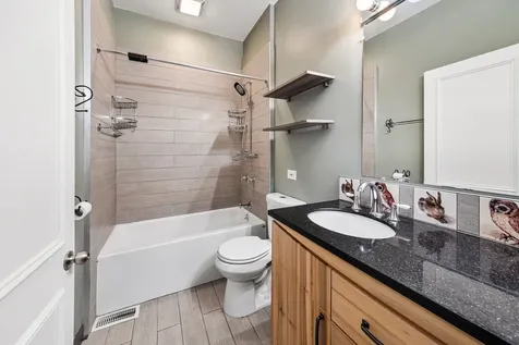 3717 North Pine Grove Avenue Chicago IL 60613