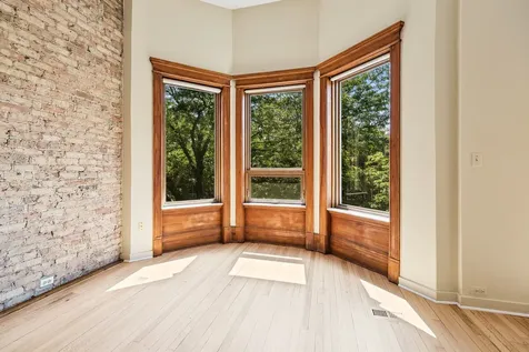 3717 North Pine Grove Avenue Chicago IL 60613