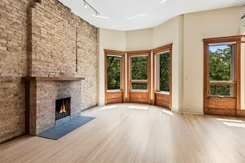 3717 North Pine Grove Avenue Chicago IL 60613