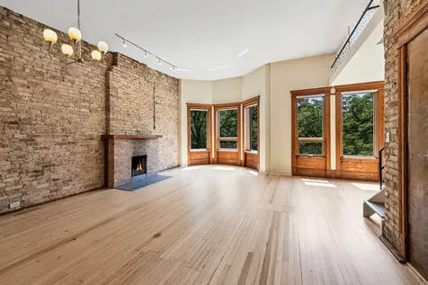 3717 North Pine Grove Avenue Chicago IL 60613
