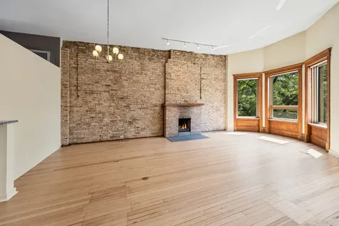 3717 North Pine Grove Avenue Chicago IL 60613