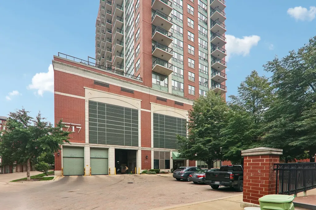 1717 South Prairie Avenue Chicago IL 60616