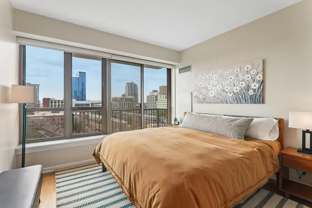 1717 South Prairie Avenue Chicago IL 60616