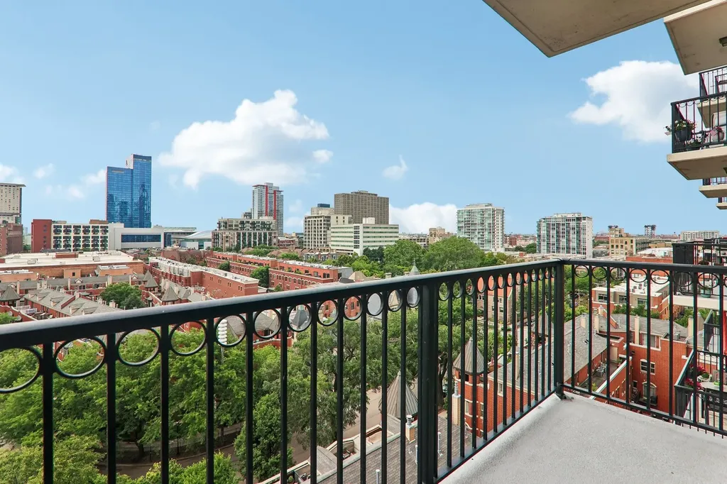 1717 South Prairie Avenue Chicago IL 60616
