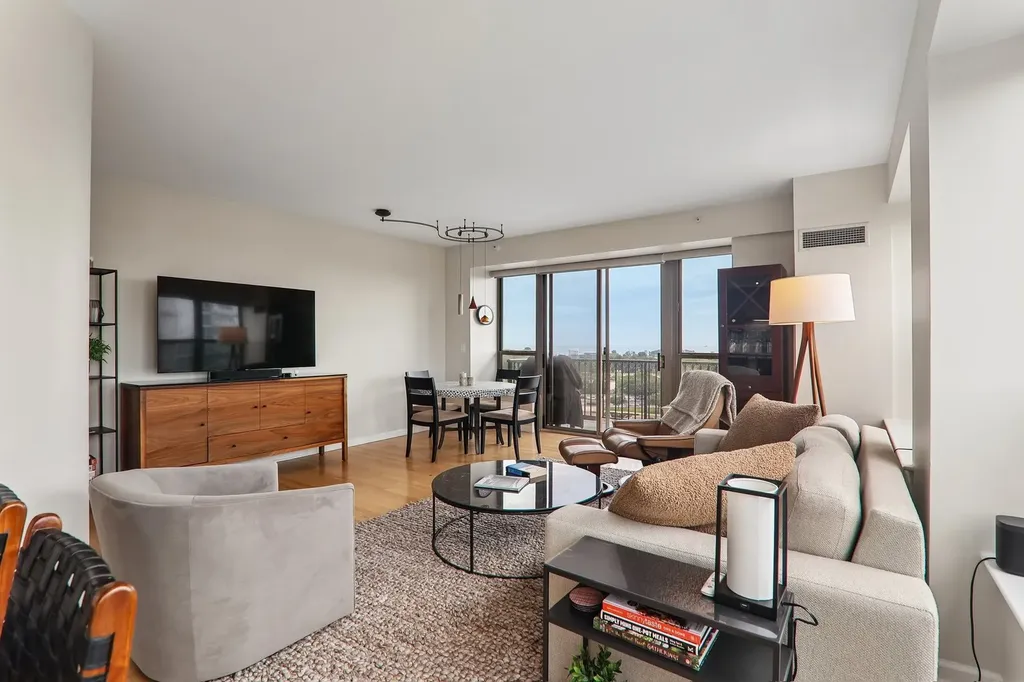 1717 South Prairie Avenue Chicago IL 60616