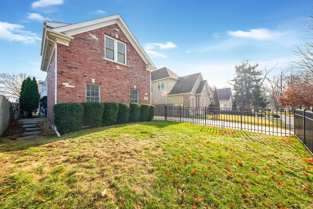 844 North Ellsworth Street Naperville IL 60563