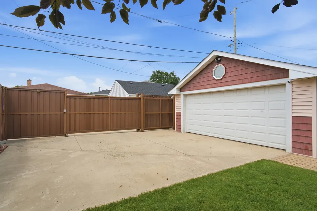5422 South Sayre Avenue Chicago IL 60638