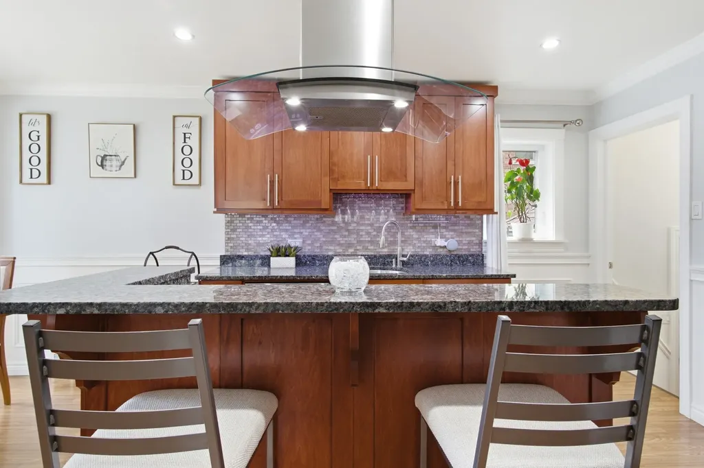 5422 South Sayre Avenue Chicago IL 60638