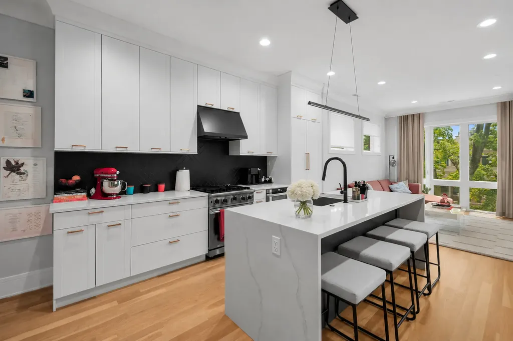 1516 West Diversey Avenue Chicago IL 60614