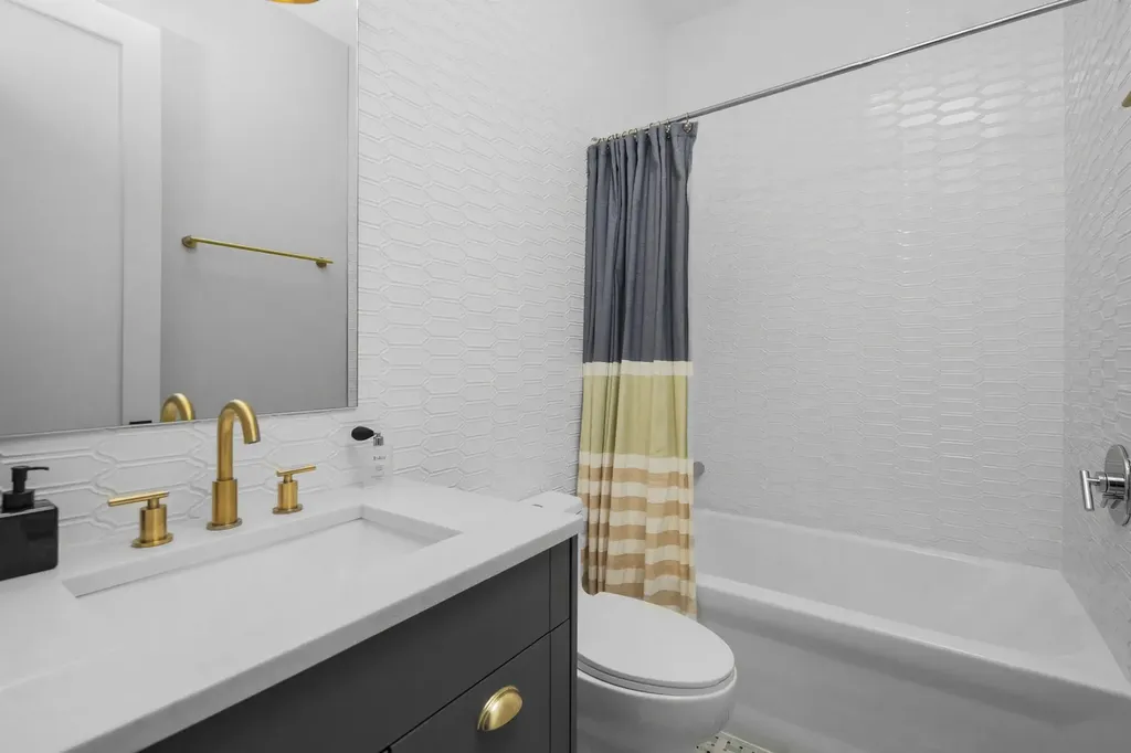 1516 West Diversey Avenue Chicago IL 60614